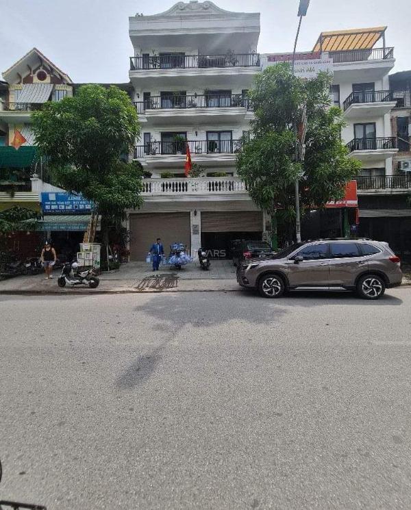 Cần bán Nhà mặt phố 210m²