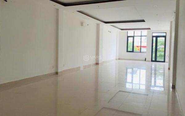 Cho thuê toà VP ☘ 4.5 tầng trống suốt có thang máy đường 15m Bùi Tá Hán, vị trí đắc địa