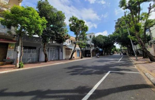 Chủ cần bán Nhà mặt phố 90m²