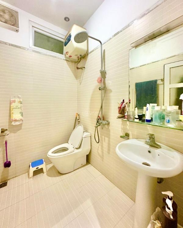 Cần bán gấp nhà ngõ thông cầu giấy, dt 🏢 65m, giá 10,6 tỷ.