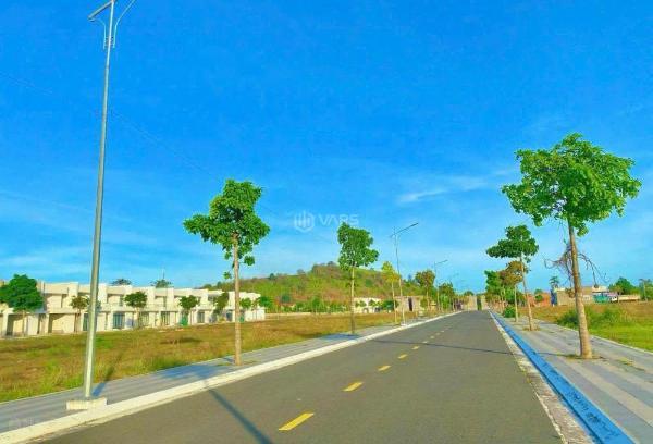Bán đất sổ 🏬 sẵn công chứng ngay cạnh kcn hòa long chỉ hơn 1tỷ400 cho 133m2 100%tc