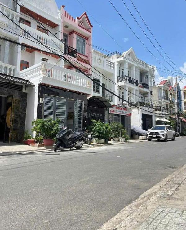 Đẳng cấp sang trọng thiết kế hiện đại diện tích khủng 4mx20m 2 lầu sân 🏚️ thượng