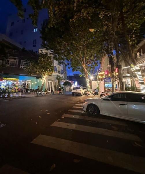 Cần bán Nhà mặt phố 411m²