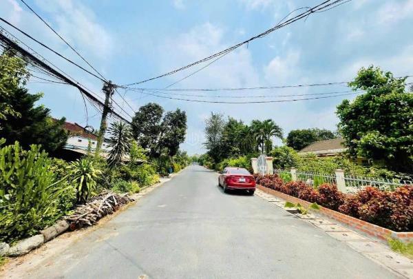 Bán đất mặt tiền sát 👍 chợ việt kiều tân thông hội 660 triệu thương lượng nhẹ , sổ