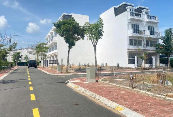 Đất hiếm chính chủ bán mt gần ql1a, tiện ích aeon 🏣 mall, tp tân an 1 tỷ 4/100m