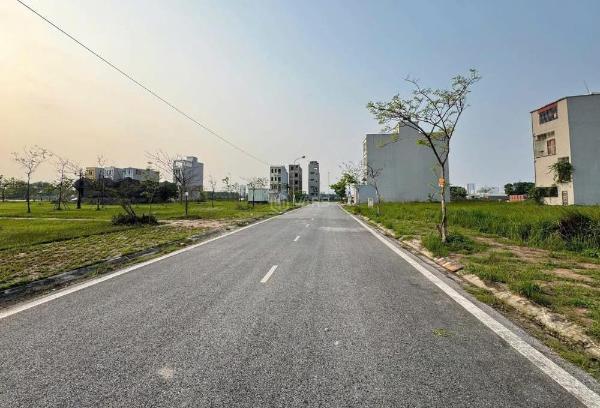 Giá rẻ nhất thị trường giãn 💥 dân khắc niệm 1 view vườn hoa 6,1 tỷ