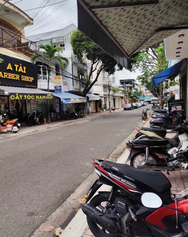 Bán Nhà mặt phố 43m²