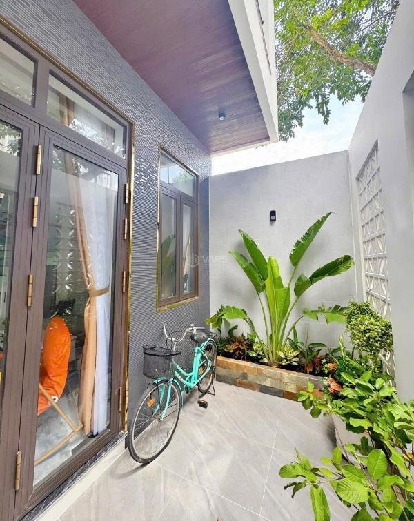 Chủ cần bán Nhà mặt phố 225m²