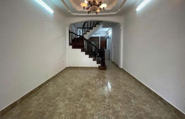 Bán nhà ngõ 266 đội cấn, Nhỉnh 8 tỷ - DT 42m - 5 🏠 tầng - 6 phòng ngủ - ngõ nông