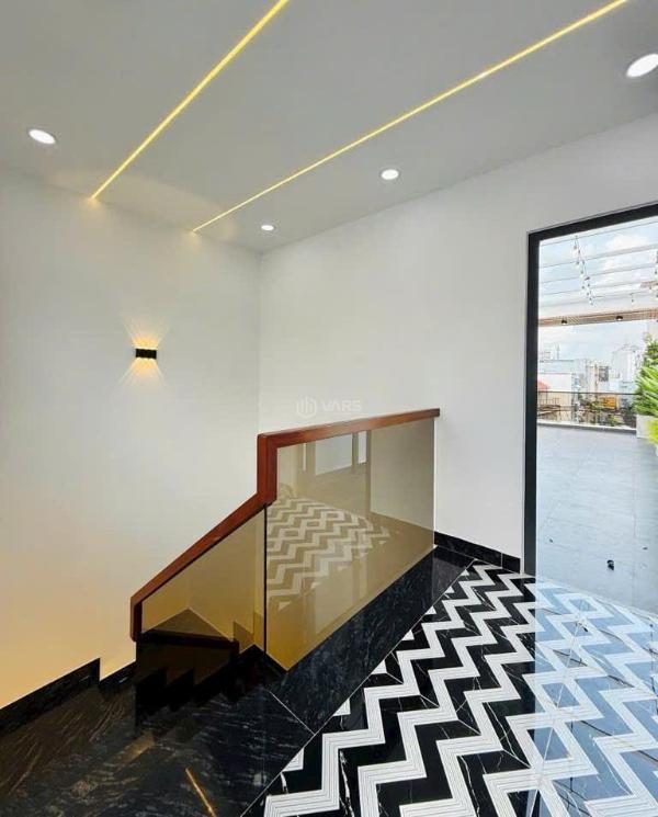 Bán nhà mt đẹp như tranh - 🏘️ dt 80m2 x 4 tầng - hxh - gần công viên làng hoa gv