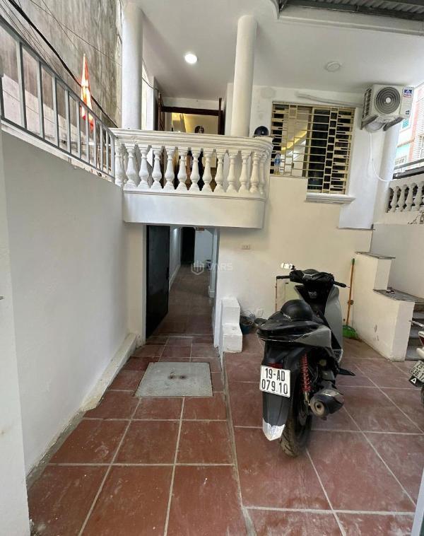 Cho thuê nhà 3 tầng 🏣 trung kính - cầu giấy. giá: 18tr/ tháng. lh: 09371*****