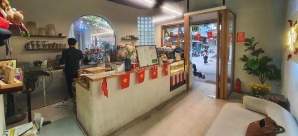 sang nhượng quán cafe lô góc tại ngõ 🌊 28 nguyên hồng – đống đa 85m²,MT 5.5m giá 40tr/tháng