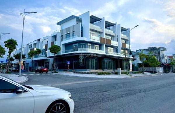 Bán Nhà mặt phố 105m²