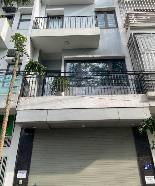 Cho thuê nhà phân lô phố Dịch Vọng, 70m2 x 5T mỗi tầng 2 ☘ phòng khép kín. Nhà mới đẹp. 35tr