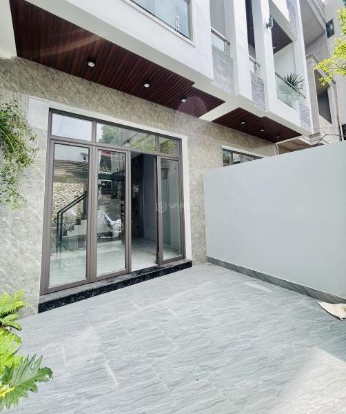 Giải Phóng, Nhà Đẹp 3 🏢 Mặt Thoáng, Diện Tích Rộng Sân Cổng Ở Sướng, 3 Bước Chân Ra Phố
