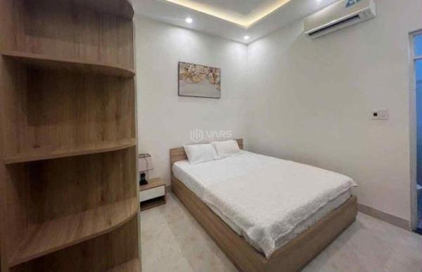 Bán gấp khách sạn 5 ☘ tầng đường Trường Sa