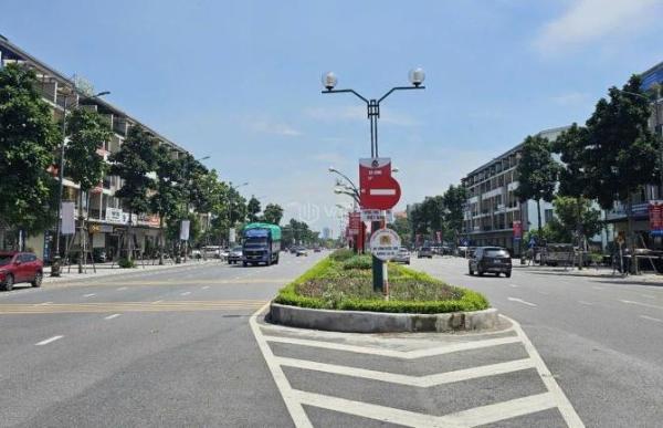 Cần bán Nhà mặt phố 90m²