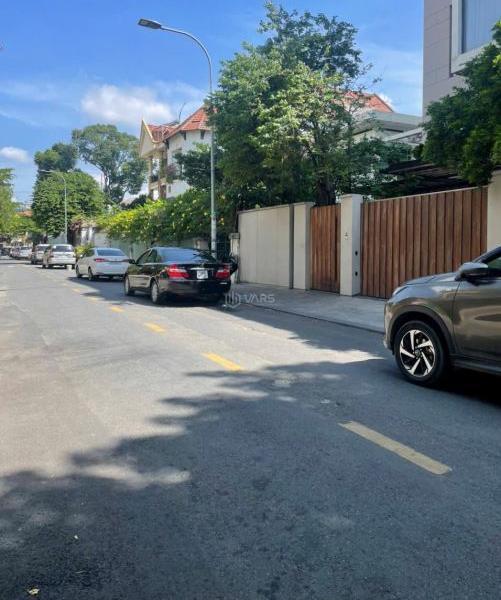 Cần 🏤 bán nhà hẻm xe hơi 339 Lê Văn Sỹ, P. 13, Q. 3 , trệt 2 lầu ST DT: 9m x 20m, giá 39tỷ