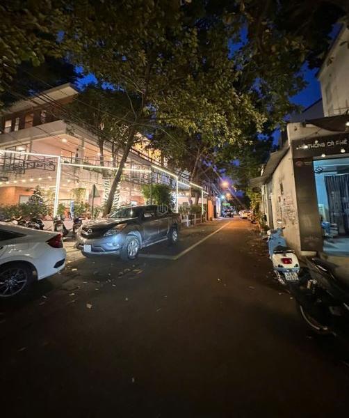 Cần bán Nhà mặt phố 411m²