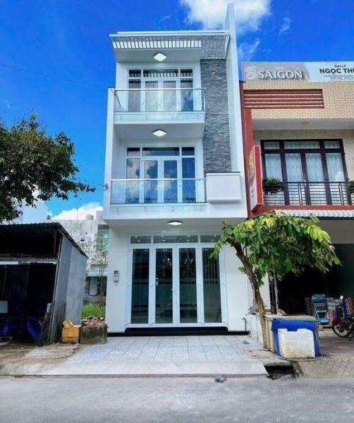 Nhà 1 trệt 2 lầu mặt tiền 🏠 đường chợ đông đúc