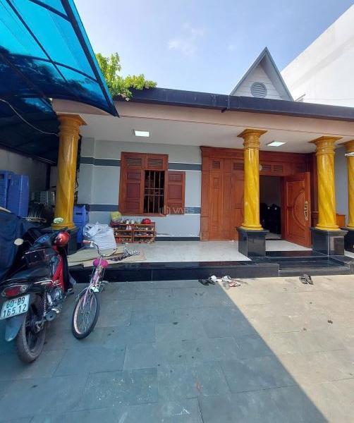 Bán Nhà trong hẻm 300m²