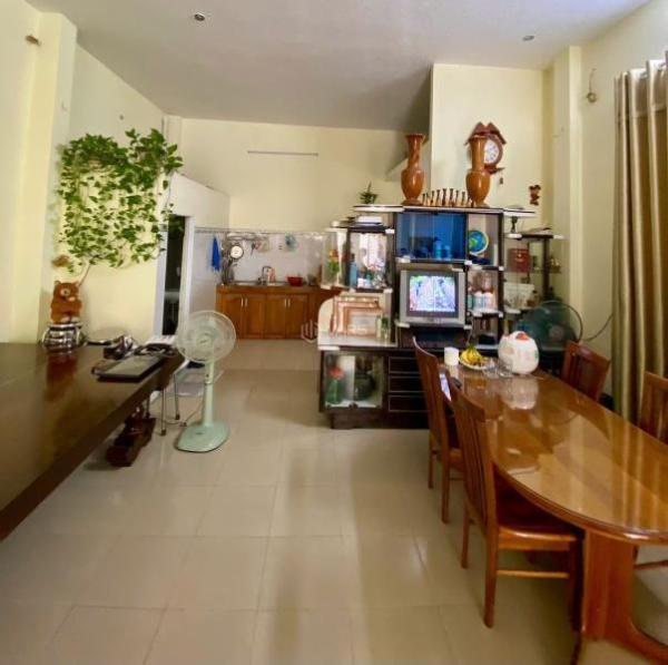 Bán Nhà mặt phố 82m²