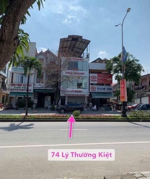 Bán Nhà mặt phố 125m²