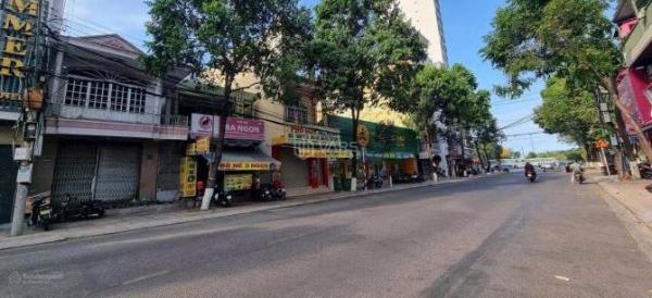 Cần bán Nhà mặt phố 278m²