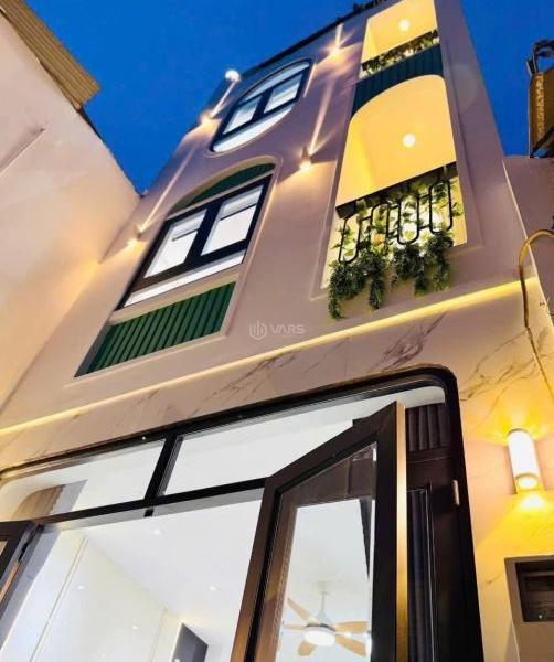 HOT!HOT! CÔ CHÚ ANH CHỊ CHỈ CẦN BỎ RA 5TỶ080/108m2 🏚️ SỞ HỮU NGAY NHÀ NGUYỄN HIỀN,QUẬN 3 .