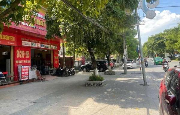 Bán căn nhà 4 tầng mặt Đường Ngô Gia Tự, Suối Hoa, Bắc Ninh. vị 🏢 trí nhà đắc địa KD sầm uat