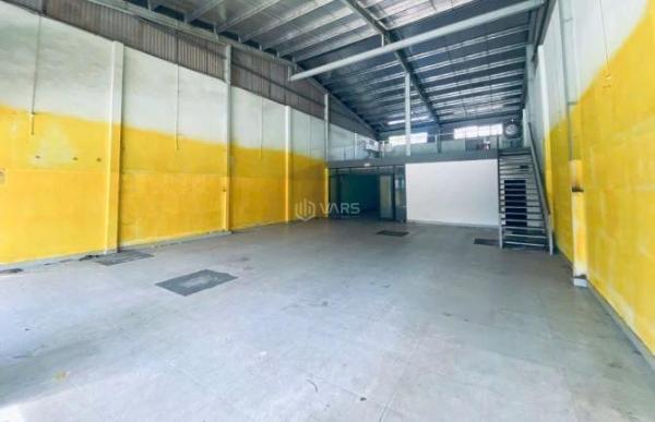 Cho thuê Nhà mặt phố 300m²