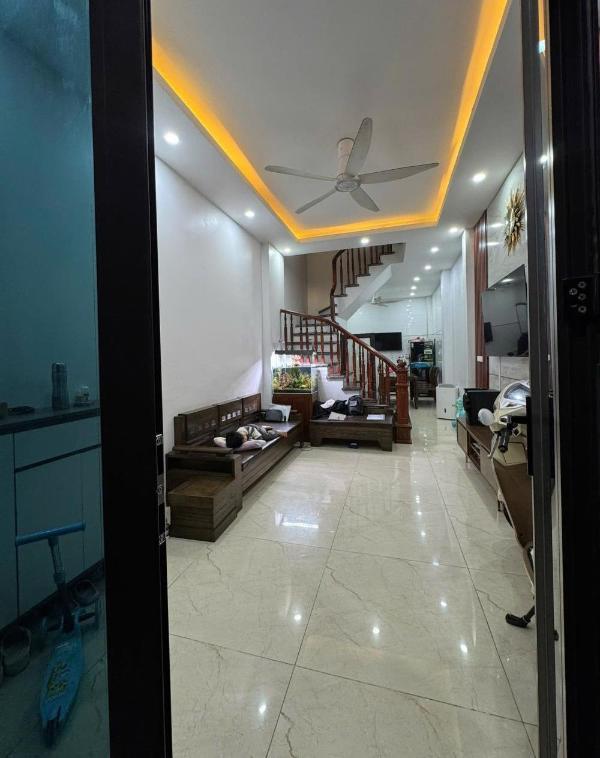Siêu phẩm phố vip cầu giấy 40m² 4 tầng có để ô tô giá ☘ chỉ 8 tỷ