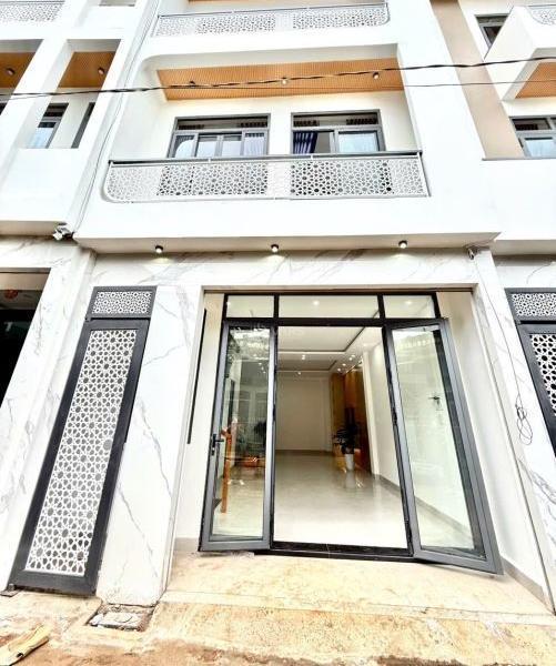 NHÀ 3 LẦU FULL NỘI THẤT HẺM NGUYỄN 🏠 KHUYẾN: GIÁ 3.55 tỷ