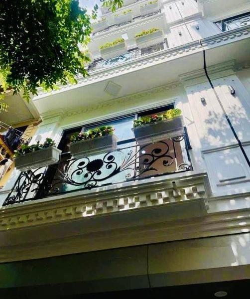Nhà phố Phùng 🏘️ Chí Kiên – Hoàng Quốc Việt - Mới tinh - sang trọng - thang máy
