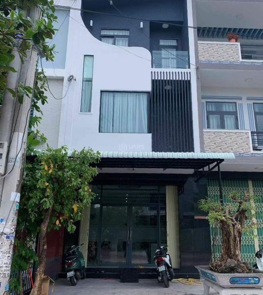 Bán Nhà mặt phố 43m²
