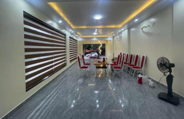 Cho thuê Nhà mặt phố 90m²