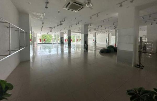 LỚN LÊ DUẨN- PHỐ THỜI TRANG ☘ VIP -210M*4 TẦNG CHO THUÊ