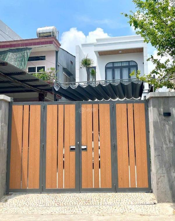 Bán Nhà mặt phố 105m²