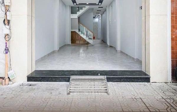 Mặt tiền Trần Quang Khải, Q1. 👍 DT 4 x 27 riêng biệt, giá 22 triệu/ tháng