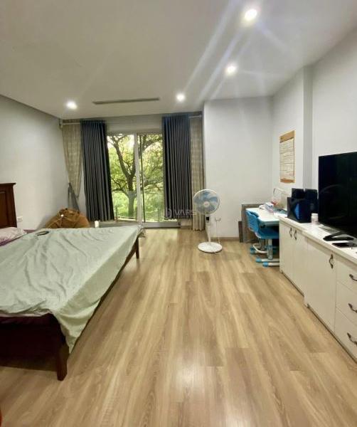 Chủ cho thuê Nhà mặt phố 75m²