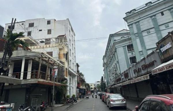 Chủ cần bán Nhà mặt phố 270m²