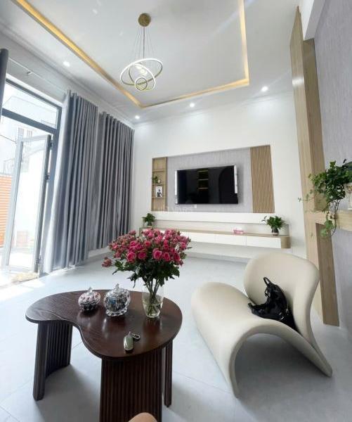 Bán nhà mới ngay Y Nuê, 5x20m² thổ cư 80m², 🆘 gần chợ và đường lớn.