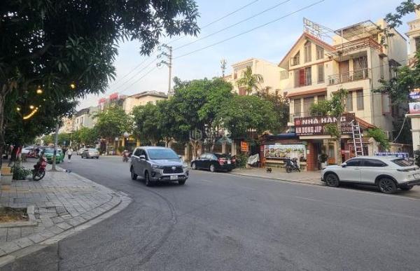Bán Nhà mặt phố 225m²