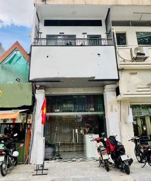 Cho thuê Nhà mặt phố 180m²