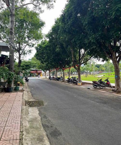 Bán Nhà mặt phố 84m²
