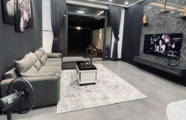 Bán Nhà mặt phố 130m²