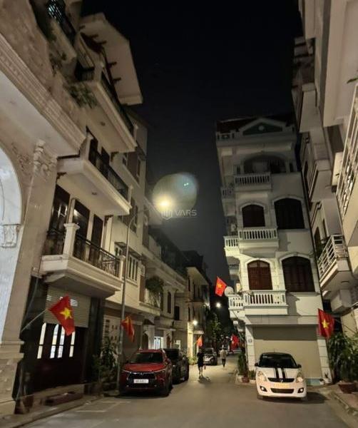Bán 🏣 lô đất Hiếm Ngõ 560 Nguyễn Văn Cừ, Gia Thuỵ, Dt 50m2 - MT 5m