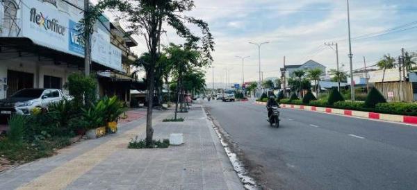 Nhà Mặt Tiền Kinh Doanh Long 💥 Điền DT: 82m2 full thổ cư 1 trệt 2 lầu. 1 thông sàn+ bếp 6 ph