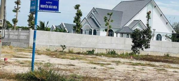 Bán đất mặt tiền đường nhựa thị trấn Đất Đỏ DT: 5x39 🏢 (194m2-60m2 thổ cư)