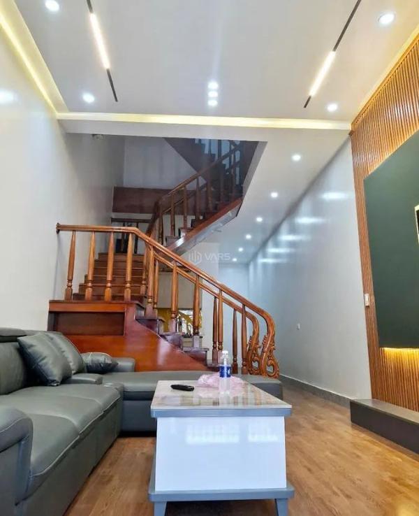 Bán 🆘 nhà còn mới tặng toàn bộ nội thất chỉ việc đến ở